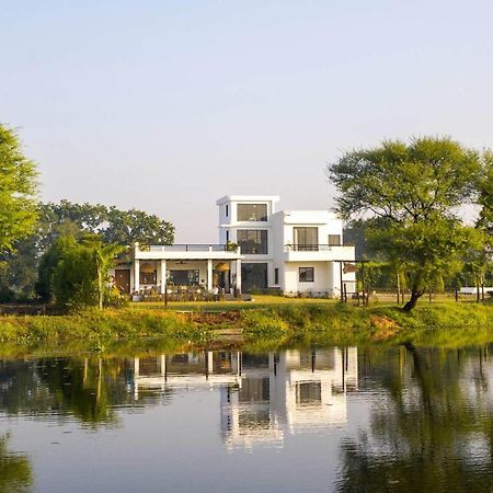 Stayvista At Lotus By The Lake With Pool, Bbq & Lawn Indore Exterior photo