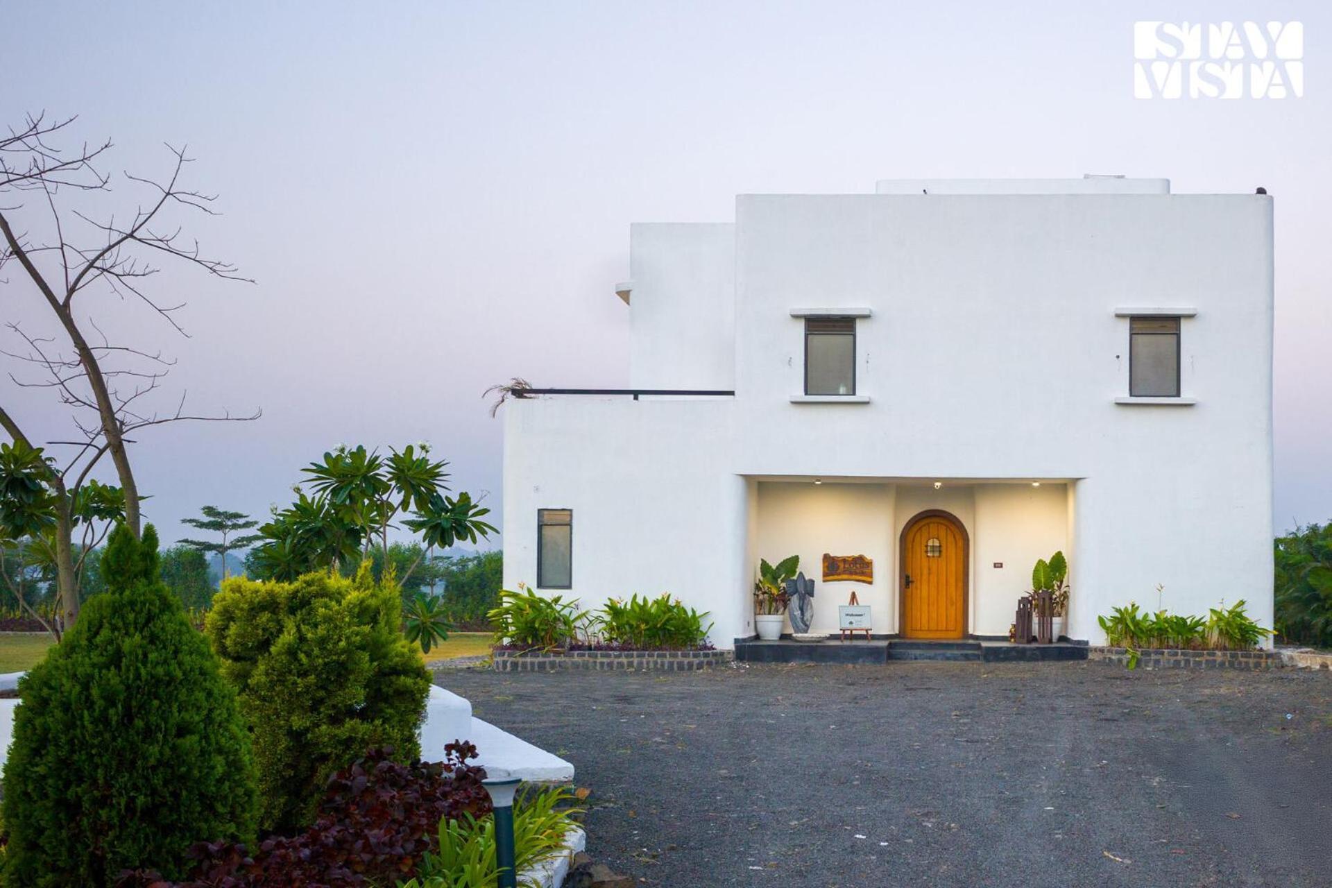 Stayvista At Lotus By The Lake With Pool, Bbq & Lawn Indore Exterior photo